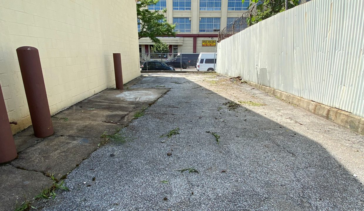 2 Exterior 4323 2nd Av