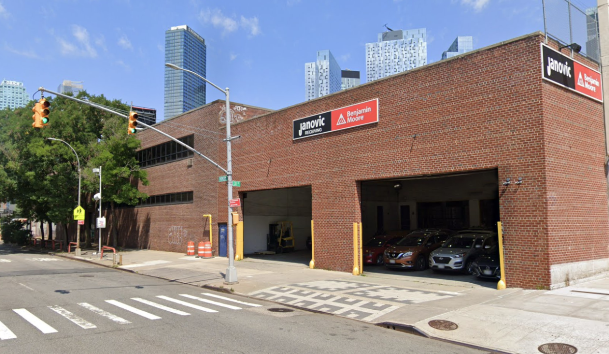 Exterior 30 35 Thomson Ave
