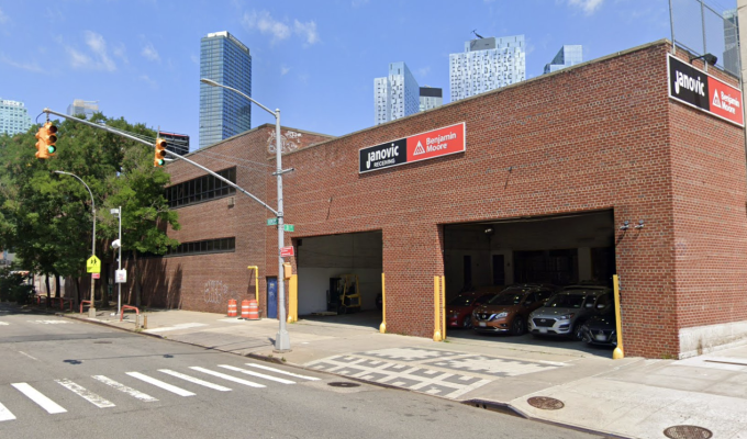 Exterior 30 35 Thomson Ave
